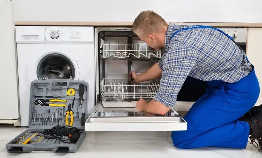 Sincan Protherm servisi teknisyen ekibi beyaz eşya tamiri yaparken